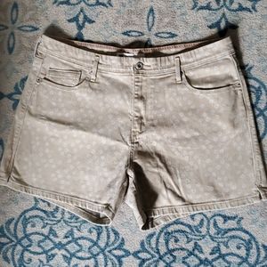 Levis Jeans Beige Shorts Size 16